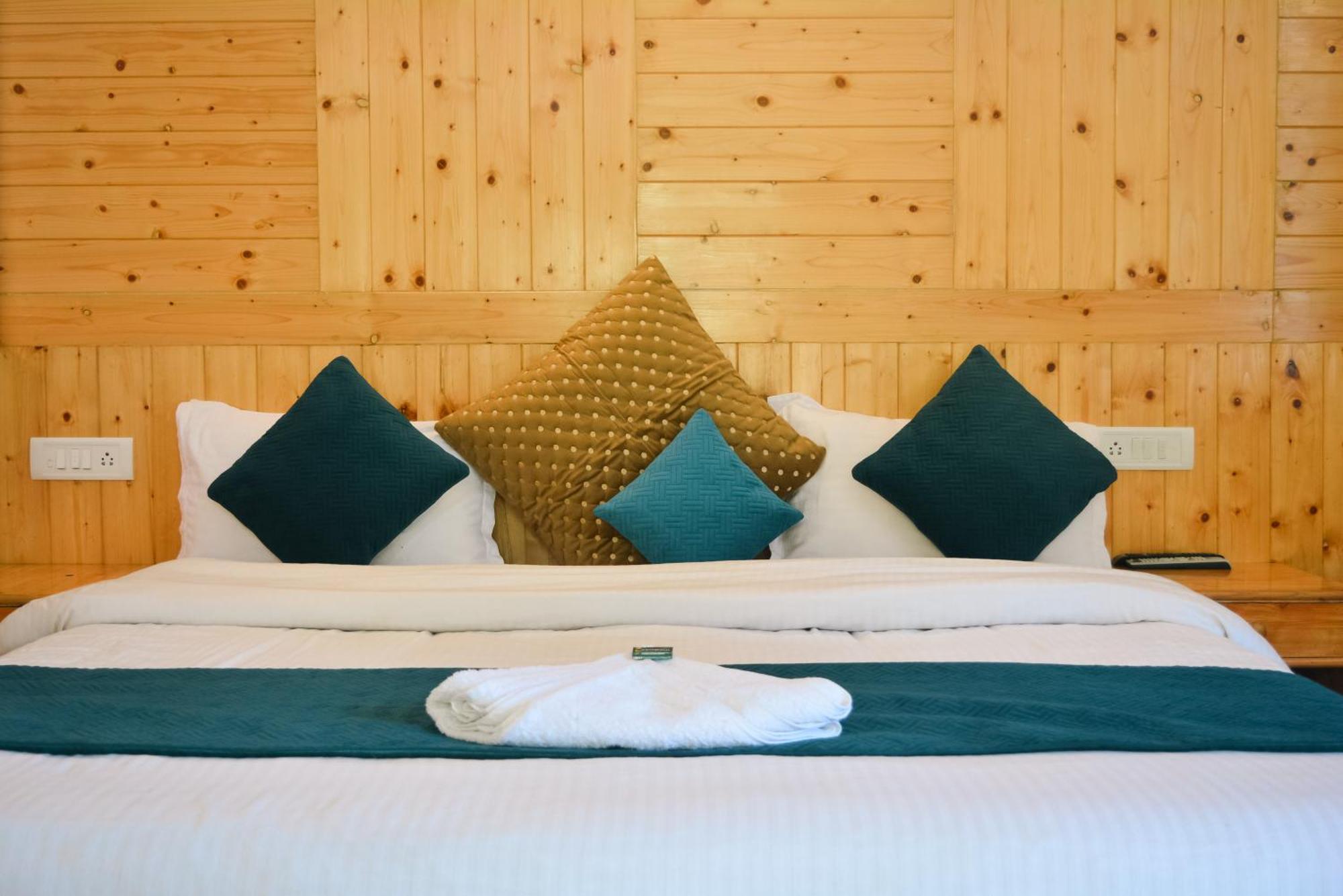 The Neelgiris Hotel Manali  Exterior photo