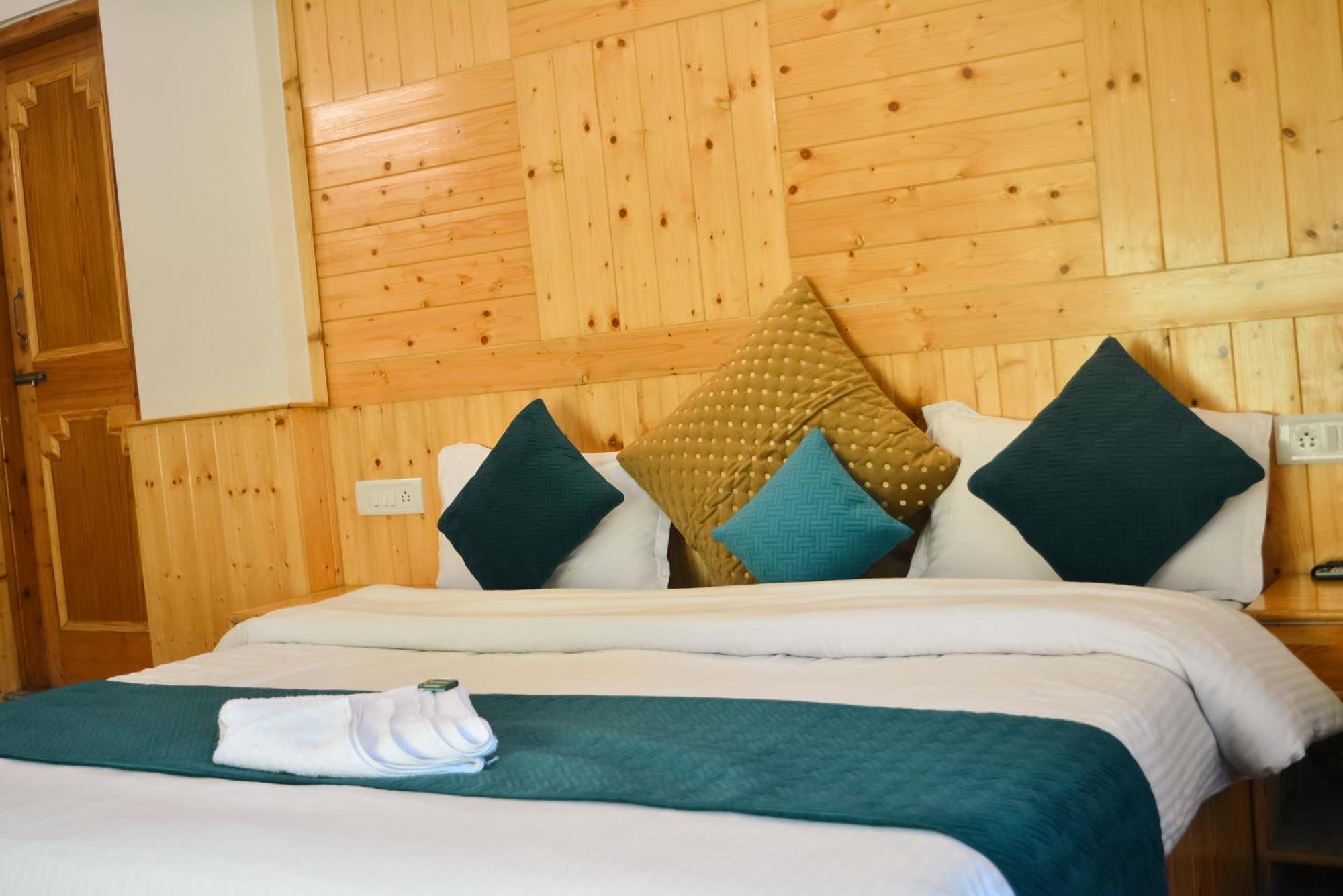 The Neelgiris Hotel Manali  Exterior photo